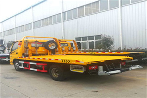 望谟附近拖车救援搭电